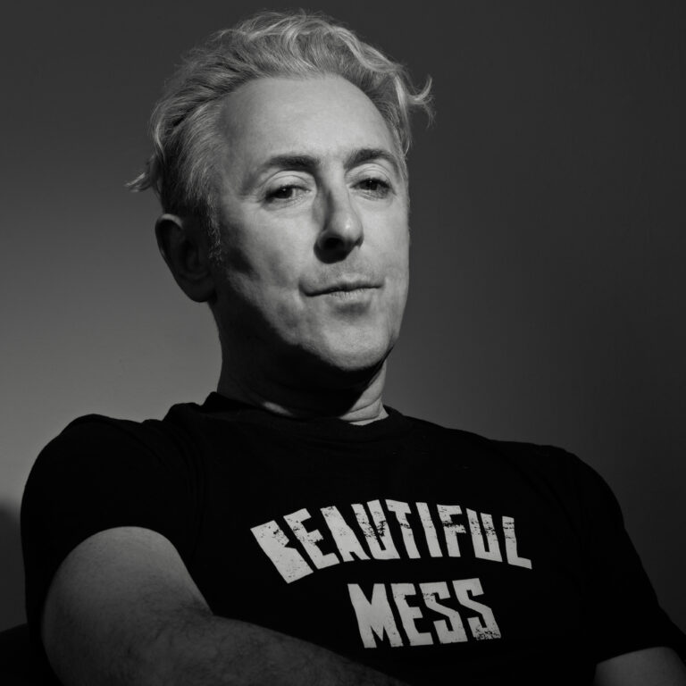 Headshot of Alan Cumming.